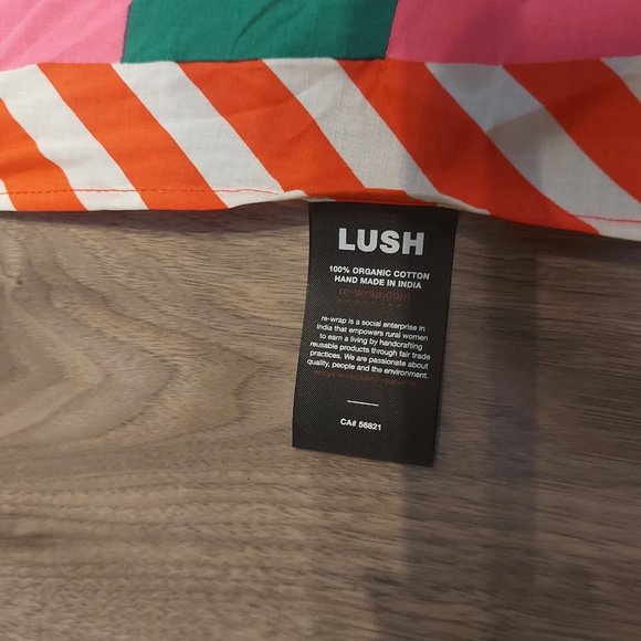 Lush Christmas Party Box Gameboard Knot Wrap - Picture 3 of 5